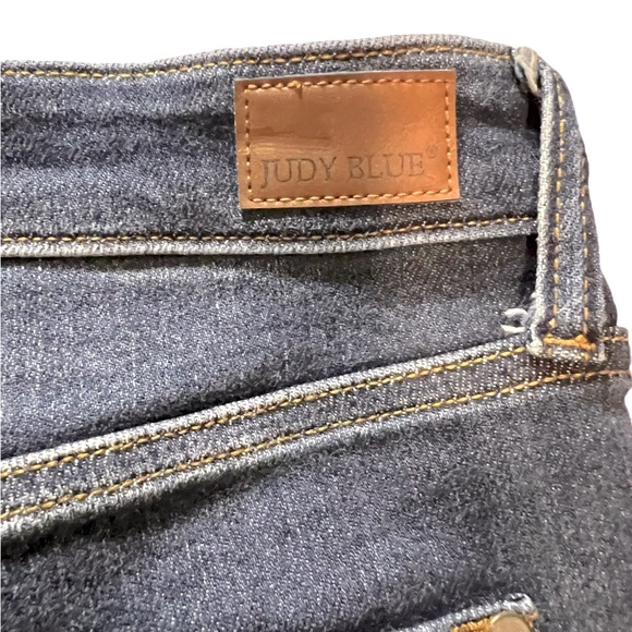 Judy Blue Dark Wash Button Up Waist Non Distressed Denim Shorts with Raw Hem XL - Picture 6 of 9